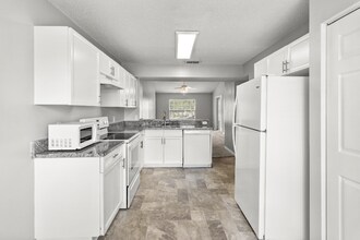 7802 Hardwick Dr in New Port Richey, FL - Building Photo - Building Photo