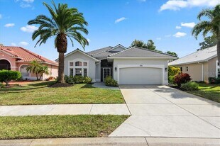 700 Silk Oak Dr in Venice, FL - Building Photo