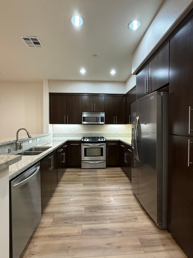 4820 Bellflower Ave, Unit 207 in Los Angeles, CA - Building Photo - Building Photo