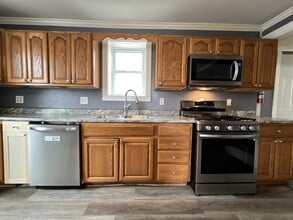 2443 Division St in Dubuque, IA - Building Photo - Building Photo