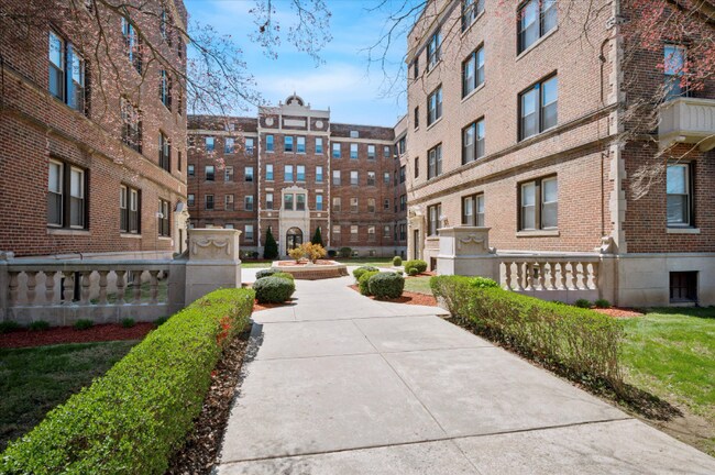 6202 Wayne Ave, Unit A101