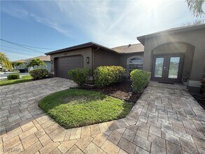 3005 SW 8th Pl in Cape Coral, FL - Foto de edificio - Building Photo