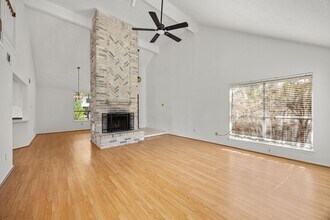 2010 Courtshire Ln in Sugar Land, TX - Building Photo - Building Photo