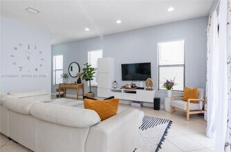 9865 W 34th Ct in Hialeah, FL - Building Photo - Building Photo