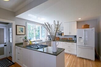 80 Warwick Rd in Newton, MA - Building Photo - Building Photo