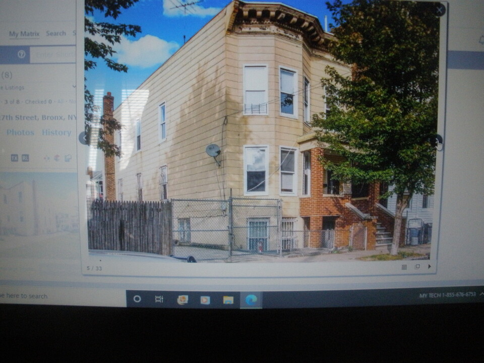 813 E 227th St in Bronx, NY - Building Photo