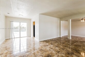 900 NW 199th St in Miami, FL - Building Photo - Building Photo