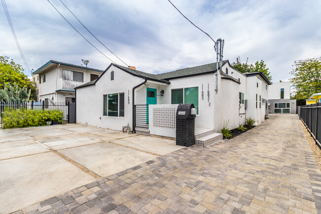 11685 Oxnard St in North Hollywood, CA - Building Photo - Building Photo