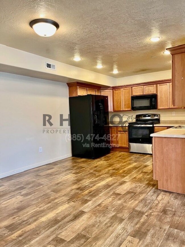 6941 Village River Ln in Midvale, UT - Foto de edificio - Building Photo