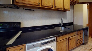 25 Green St, Unit 4 in Brookline, MA - Building Photo - Building Photo