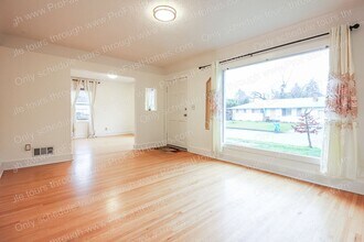 3636 SE 77th Ave in Portland, OR - Building Photo - Building Photo
