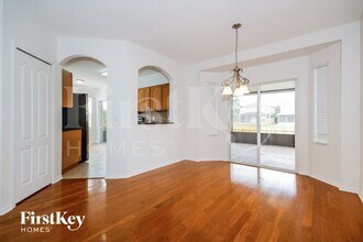 8152 Canterbury Lake Blvd in Tampa, FL - Foto de edificio - Building Photo