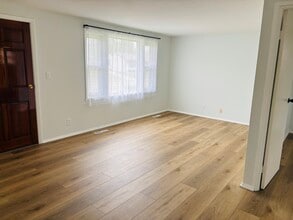 93 Golfview Ln in Carpentersville, IL - Building Photo - Building Photo