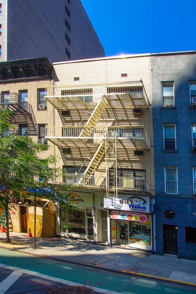 1295 1st Ave in New York, NY - Foto de edificio - Building Photo