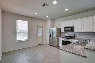 217 La Dera Dr in Liberty Hill, TX - Building Photo - Building Photo