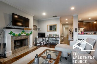 1136 W Diversey Pkwy in Chicago, IL - Building Photo