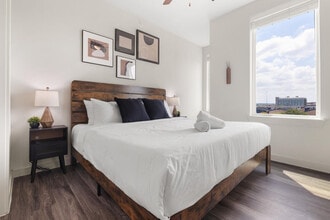 5820 1/2 Cameron Rd in Austin, TX - Building Photo - Building Photo