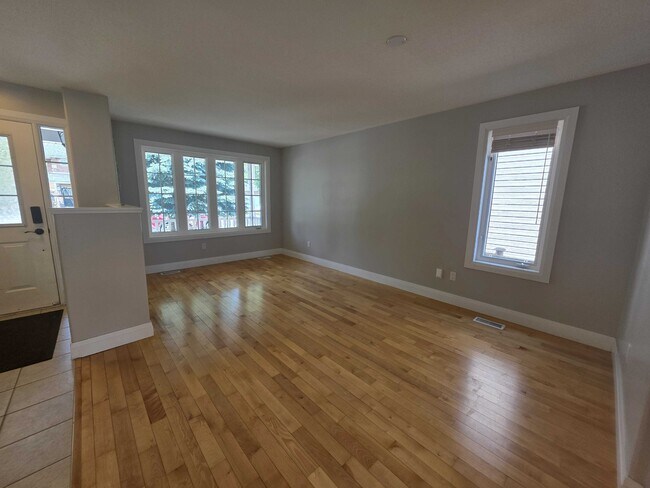 121 Dalgleish Ave in Kingston, ON - Building Photo - Building Photo