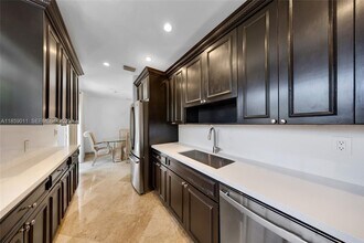 7528 Buccaneer Ave in North Bay Village, FL - Foto de edificio - Building Photo