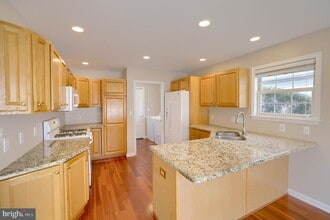 8 Longwood Dr in Mechanicsburg, PA - Building Photo - Building Photo