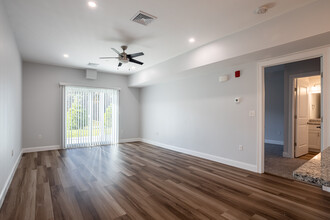 Riverview Meadows III in Raynham, MA - Foto de edificio - Interior Photo