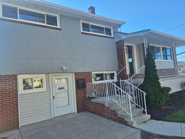 property at 566 N Elberon Ave