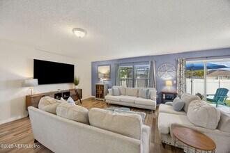 3356 Canyon Falls Dr in Green Cove Springs, FL - Building Photo - Building Photo
