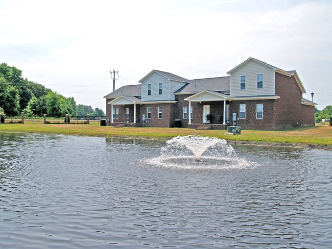 Brookwood Downes Town Homes and North Landing in Goldsboro, NC - Building Photo - Building Photo