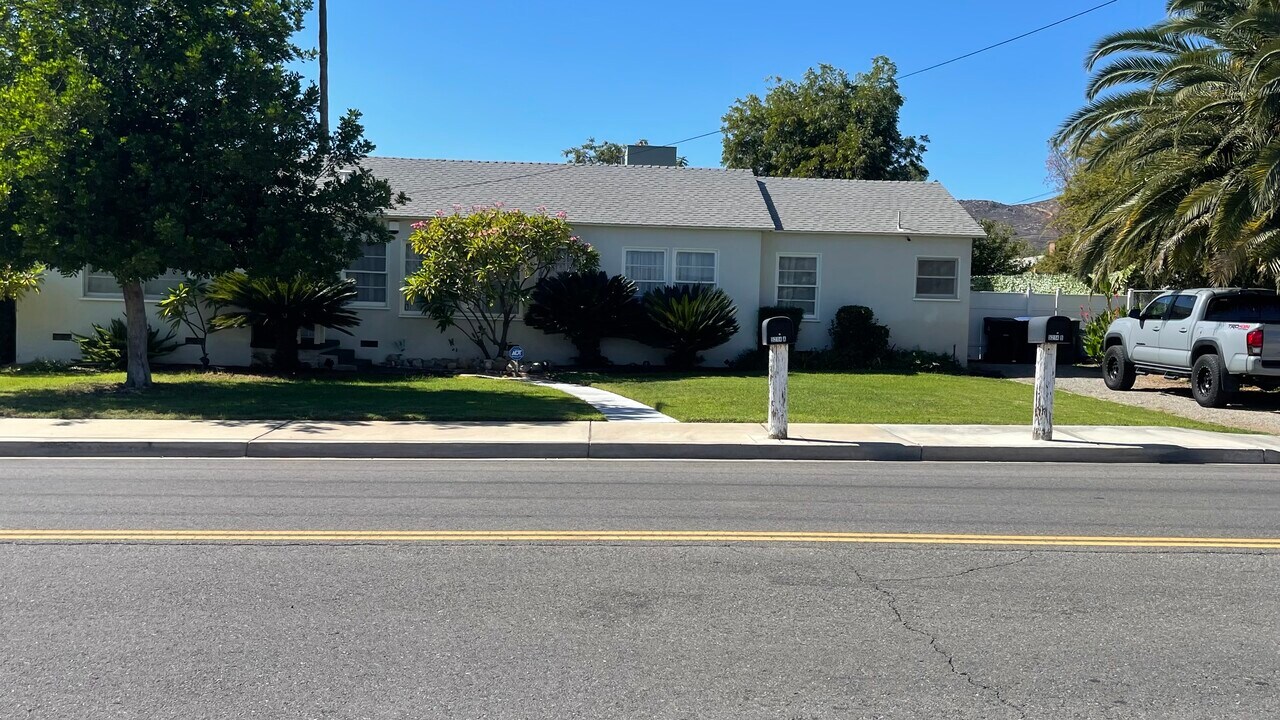 5214 Golden Ave, Unit B in Riverside, CA - Building Photo