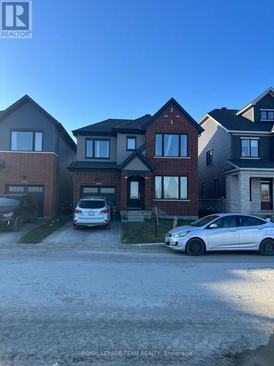 394 Peninsula Rd in Ottawa, ON - Building Photo