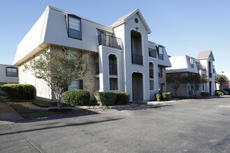 Armon Bay Apartments in Corpus Christi, TX - Building Photo - Building Photo