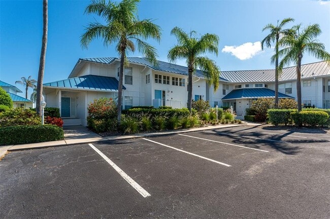 property at 923 Sandpiper Cir