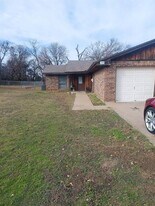 3610 Mandy Dr in Granbury, TX - Building Photo