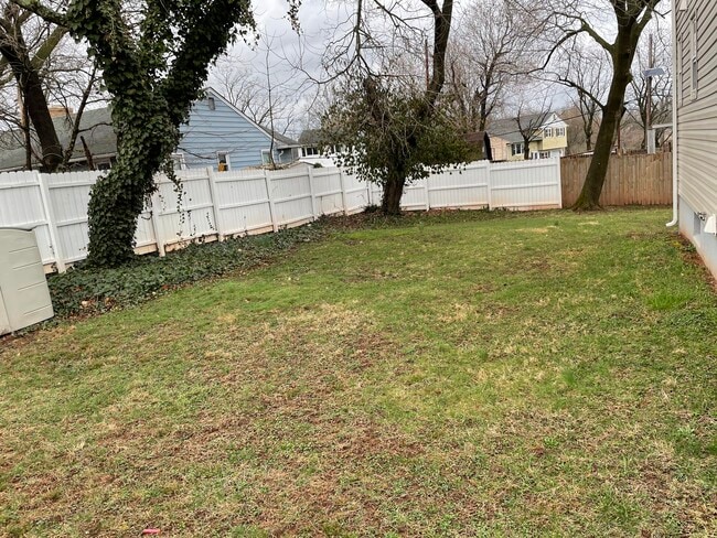 512 E Frech Ave, Unit 2 in Manville, NJ - Building Photo - Building Photo