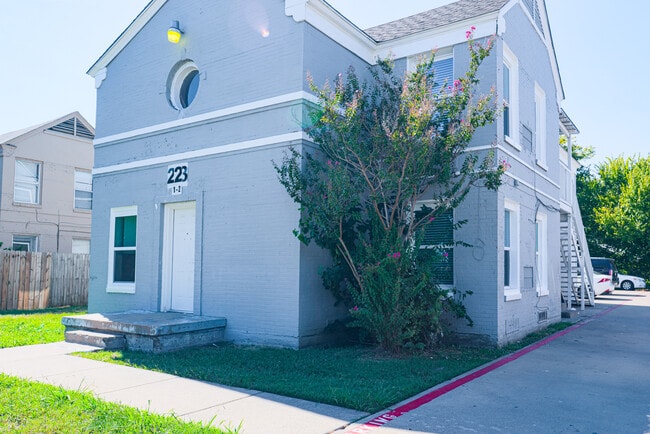 223 SE 13th St, Unit #2