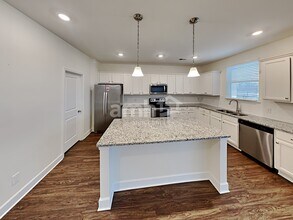 4261 Longfellow Dr in Nashville, TN - Foto de edificio - Building Photo