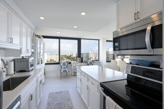 3589 S Ocean Blvd in South Palm Beach, FL - Building Photo - Building Photo