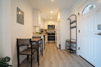 8307 1/2 Kittyhawk Ave in Los Angeles, CA - Building Photo - Building Photo