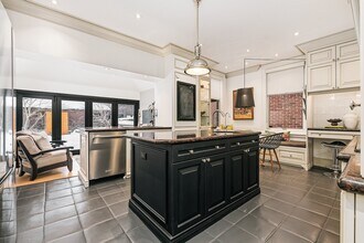 134 Roxborough St W in Toronto, ON - Building Photo - Building Photo