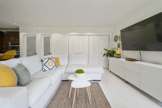 7544 SW 78th Terrace in Miami, FL - Foto de edificio - Building Photo