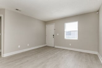 16 Las Brisas Way in Kissimmee, FL - Building Photo - Building Photo