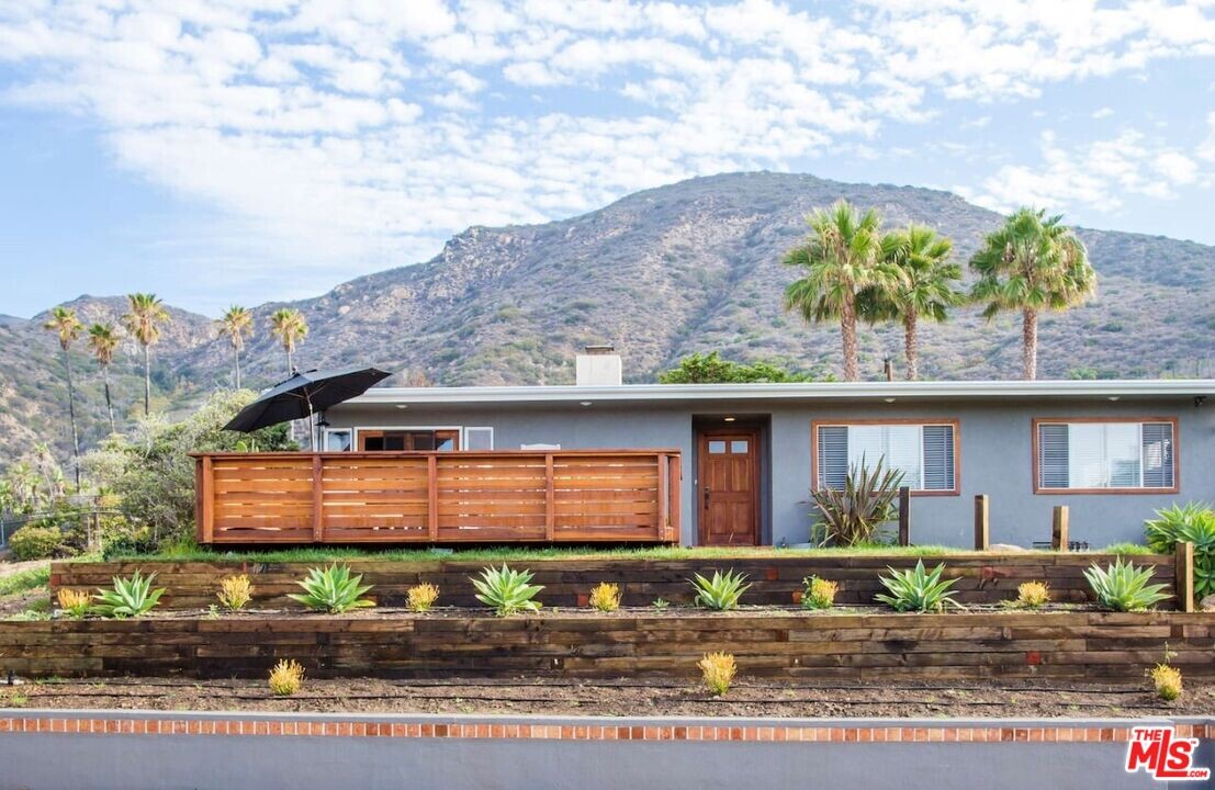 31827 Cottontail Ln in Malibu, CA - Building Photo