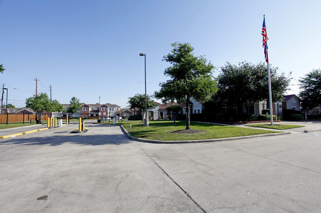 Reed Parque Townhomes in Houston, TX - Building Photo - Building Photo