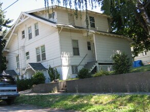 862 NE A St in Pullman, WA - Building Photo - Building Photo