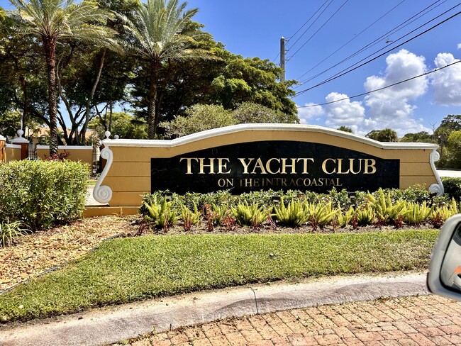 127 Yacht Club Way in Hypoluxo, FL - Foto de edificio - Building Photo