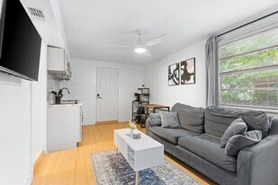 3903 E Powhatan Ave in Tampa, FL - Building Photo