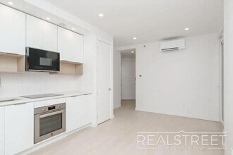 Meeker Avenue, Unit 214 in Brooklyn, NY - Building Photo - Building Photo