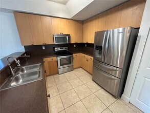 9108 SW 211th Ln in Cutler Bay, FL - Building Photo - Building Photo