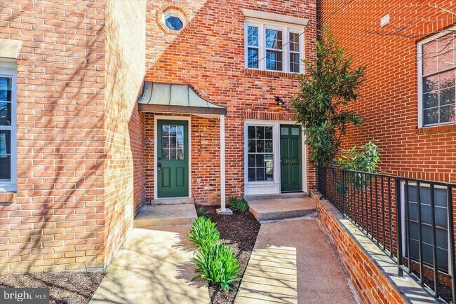 4427 MacArthur Blvd NW in Washington, DC - Building Photo - Building Photo