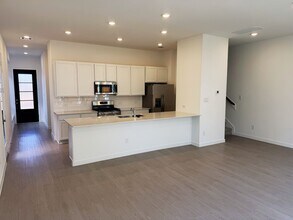 2218 Via Vicky Rd in Houston, TX - Building Photo - Building Photo